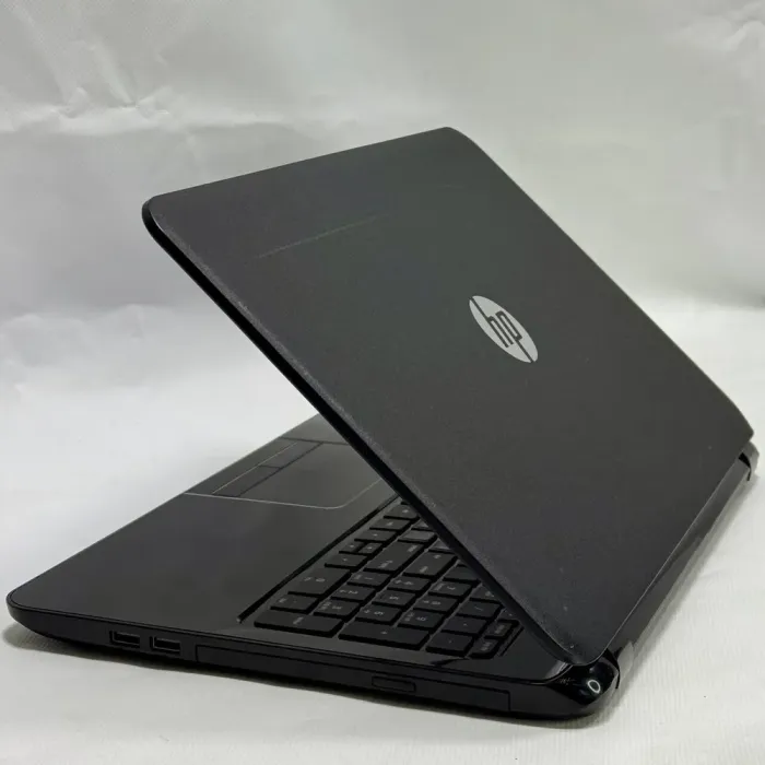 Ноутбук Б-клас HP Laptop 15-g080nr / 15.6" (1366x768) TN / AMD A6-6310 (4 ядра по 1.8 - 2.4 GHz) / 8 GB DDR3 / 128 GB SSD / AMD Radeon R4 Graphics / WebCam / DVD-ROM / Windows 10 Pro б/в - зображення 8