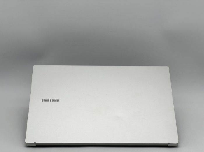 Ноутбук Б-кла Samsung Galaxy Book 15 NP750TDA-XD2US / 15.6" (1920x1080) TN Touch / Intel Core i5-1135G7 (4 (8) ядра по 4.2 GHz) / 16 GB DDR4 / 480 GB SSD / Intel Iris Xe Max DG1, 4 GB GDDR4, 128-bit / WebCam б/в - зображення 5
