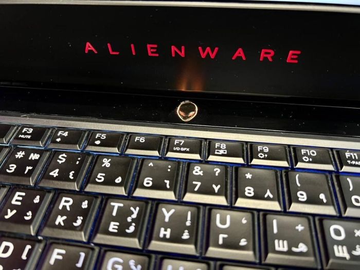 Ігровий ноутбук Dell Alienware 15 R3 / 15.6" (1920x1080) IPS / Intel Core i5-8300H (4 (8) ядра по 2.3 - 4.0 GHz) / 8 GB DDR4 / 256 GB SSD / nVidia GeForce GTX 1070, 8 GB GDDR5, 256-bit / WebCam б/в - зображення 4