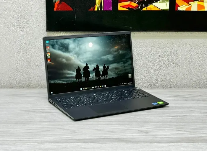 Ультрабук Б-клас Dell Vostro 3520 / 15.6" (1920x1080) IPS / Intel Core i5-1235U (10 (12) ядер по 3.3 - 4.4 GHz) / 16 GB DDR4 / 512 GB SSD M.2 / Intel Iris Xe Graphics / WebCam / Win 11 Pro б/в - зображення 3