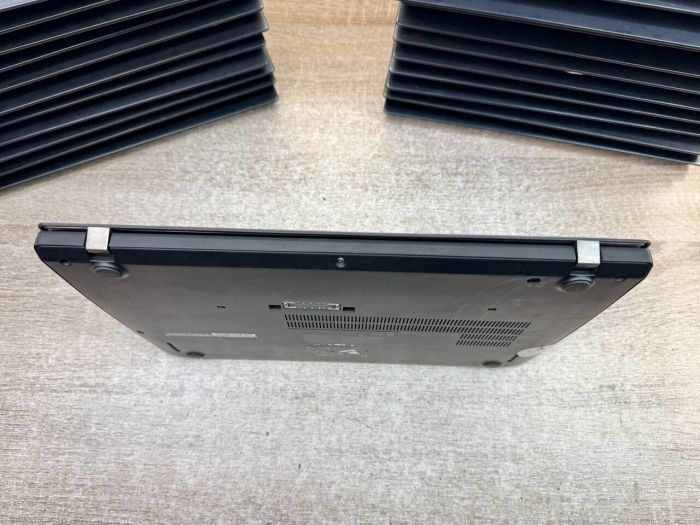 Ультрабук Lenovo ThinkPad T470s / 14" (1920x1080) TN / Intel Core i5-7300U (2 (4) ядра 2,6 - 3,5 ГГц) / 8 ГБ DDR4 / 120 ГБ SSD / Intel HD Graphics 620 / Веб-камера / Два АКБ / Windows 10 Pro б/в - зображення 7