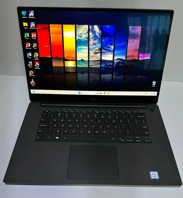 Ігровий ноутбук Dell XPS 15 7590 / 15.6" (1920x1080) IPS / Intel Core i7-9750H (6 (12) ядер по 2.6 - 4.5 GHz) / 32 GB DDR4 / 1000 GB SSD / nVidia GeForce GTX 1650, 4 GB GDDR6, 128-bit / WebCam / HDMI / Win 11 Pro б/в - зображення 2