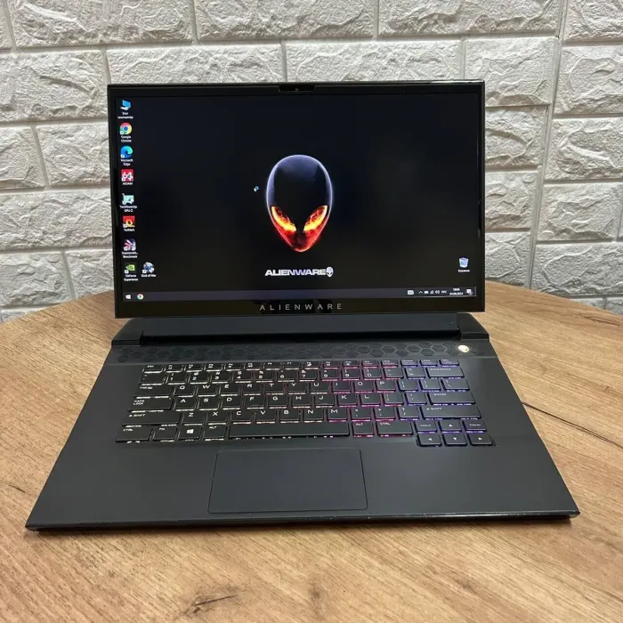 Ігровий ноутбук Б-клас Dell Alienware m15 R3 / 15.6" (1920x1080) IPS / Intel Core i7-10750H (6 (12) ядер по 2.6 - 5.0 GHz) / 16 GB DDR4 / 512 GB SSD / nVidia GeForce RTX 2060, 6 GB GDDR6, 192-bit / WebCam б/в - зображення 2