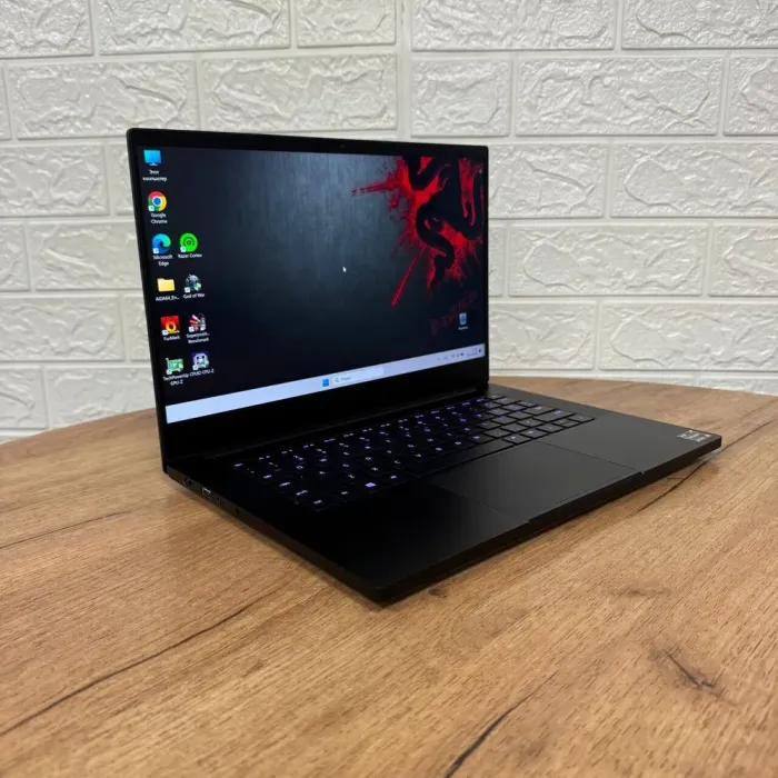 Ігровий ноутбук Razer Blade 14 RZ09-0427 / 14" (2560x1440) IPS / AMD Ryzen 9 6900HX (8 (16) ядер по 3.3 - 4.9 GHz) / 16 GB DDR4 / 1000 GB SSD NVMe / nVidia GeForce RTX 3070 Ti, 8 GB GDDR6, 256-bit / WebCam б/в - зображення 4