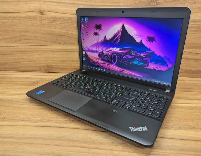 Ноутбук Lenovo ThinkPad Edge E540 / 15.6" (1366x768) TN / Intel Core i5-4200M (2 (4) ядра по 2.5 - 3.1 GHz) / 8 GB DDR3 / 240 GB SSD / Intel HD Graphics 4600 / WebCam / Fingerprint / Windows 10 б/в - зображення 5