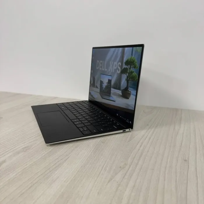 Ультрабук Dell XPS 13 9360 / 13.4" (1920x1200) IPS / Intel Core i5-1035G1 (4 (8) ядра по 1.0 - 3.6 GHz) / 8 GB DDR4 / 256 GB SSD NVMe / Intel UHD Graphics / WebCam б/в - зображення 5