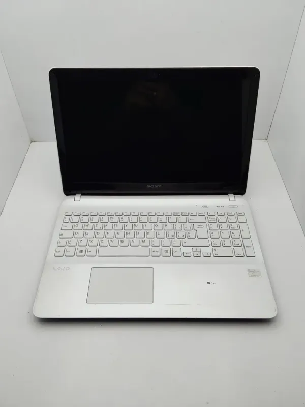 Ноутбук Б-клас Sony Vaio SVF156 / 15.6" (1366x768) TN / Intel Core i3-3217U (2 (4) ядра по 1.8 GHz) / 6 GB DDR3 / 500 GB HDD / nVidia GeForce GT 740M, 1 GB GDDR3, 128-bit / WebCam / АКБ не тримає б/в - зображення 3