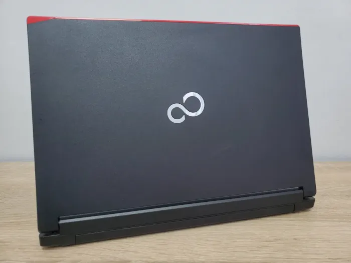 Ноутбук Fujitsu LifeBook E546 / 14" (1920x1080) IPS / Intel Core i5-6200U (2 (4) ядра по 2.3 - 2.8 GHz) / 8 GB DDR4 / 240 GB SSD / Intel HD Graphics 520 / WebCam / Win 10 + USB-мышь Frime FM001 NEW б/в - зображення 3