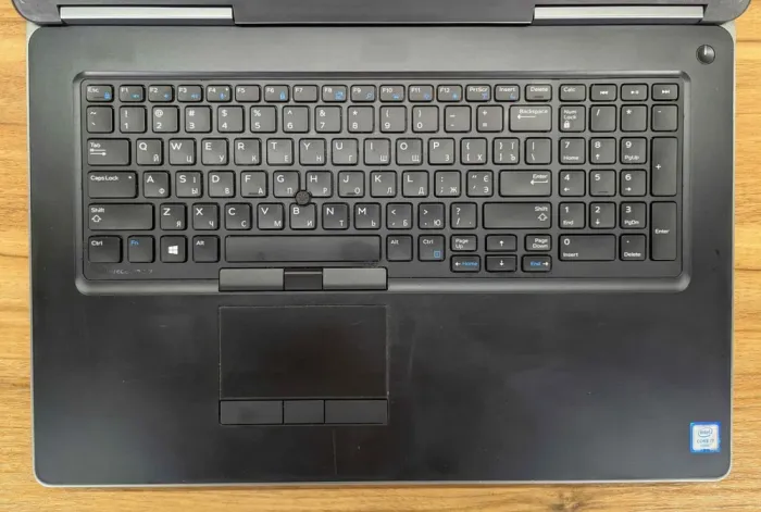 Мобільна робоча станція Dell Precision 7710 / 17,3" (1920x1080) IPS / Intel Core i7-6920HQ (4 (8) 2.9 - 3.8 GHz) / 32 GB DDR4 / 256 GB SSD + 640 GB HDD / nVidia Quadro M3000M, 4 GB GDDR5, 256-bit / WebCam / Windows 10 б/в - зображення 3