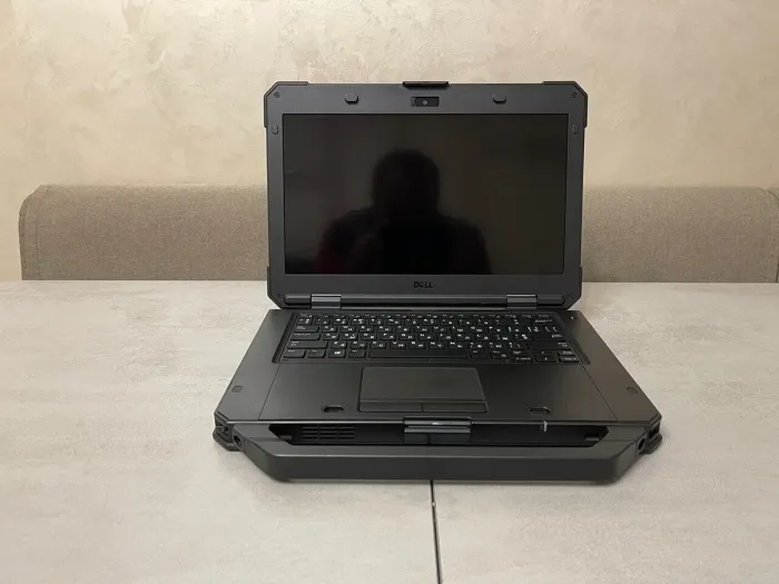 Захищений ноутбук Dell Latitude 5420 Rugged / 14" (1920x1080) IPS Touch / Intel Core i5-8350U (4 (8) ядра по 1,7 - 3,6 ГГц) / 16 ГБ DDR4 / 256 ГБ SSD M.2 / Intel UHD Graphics 620 / WebCam / Два АКБ б/в - зображення 3