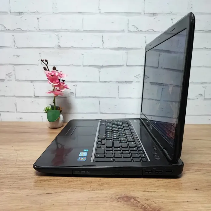 Ноутбук Dell Inspiron N7110 / 17.3" (1600x900) TN / Intel Core i3-2310M (2 (4) ядра по 2.1 GHz) / 8 GB DDR3 / 128 GB SSD / nVidia GeForce GT 525M, 1 GB GDDR3, 128-bit / WebCam / DVD-ROM б/в - зображення 6