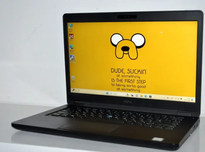 Ультрабук Б-клас Dell Latitude 5490 / 14" (1920x1080) IPS / Intel Core i5-8250U (4 (8) ядра по 1.6 - 3.4 GHz) / 16 GB DDR4 / 512 GB SSD / Intel HD Graphics 620 / WebCam / Windows 11 Pro б/в - зображення 3