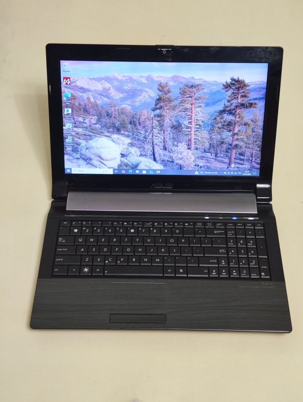 Ноутбук Asus N53SV / 15.6" (1366x768) TN / Intel Core i7-2670QM (4 (8) ядра по 2.2 - 3.1 GHz) / 8 GB DDR3 / 256 GB SSD / nVidia GeForce GT 540M, 2 GB GDDR3, 128-bit / WebCam / DVD-ROM б/в - зображення 2