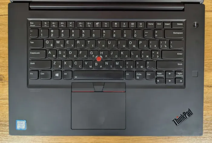 Мобільна робоча станція Lenovo ThinkPad P1 Gen 2 / 15,6" (1920x1080) IPS / Intel Core i7-9850H (6 (12) ядер по 2,6 - 4,6 ГГц) / 16 ГБ DDR4 / 512 ГБ SSD / nVidia Quadro T2000 Max-Q, 4 ГБ GDDR5, 128-біт / WebCam / Fingerprint / Windows 10 б/в - зображення 3