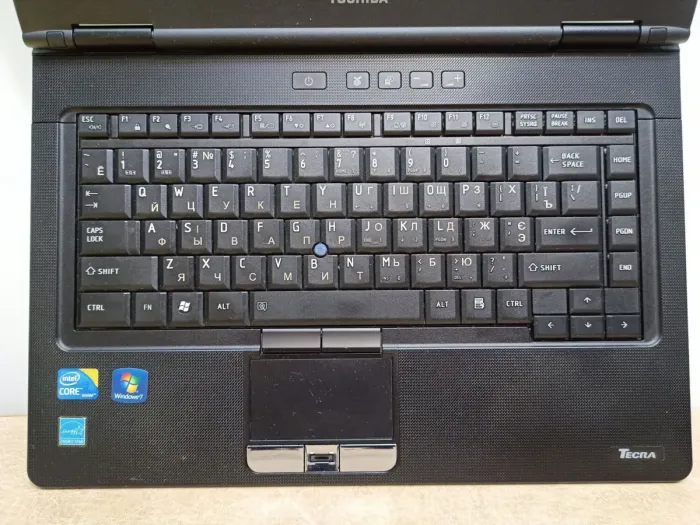 Ноутбук Toshiba Tecra M11 / 14" (1366x768) TN / Intel Core i3-370M (2 (4) ядра по 2.4 GHz) / 4 GB DDR3 / 120 GB SSD / Intel HD Graphics / WebCam / Без АКБ б/в - зображення 3