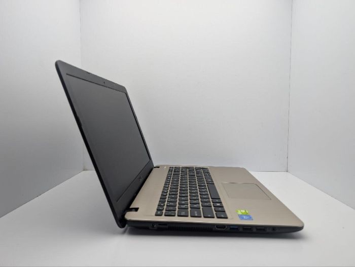 Ноутбук Asus R540N / 15.6" (1366x768) TN / Intel Celeron N3350 (2 ядра по 1.1 - 2.4 GHz) / 4 GB DDR3 / 120 GB SSD / nVidia GeForce 920MX, 2 GB GDDR3, 64-bit / WebCam б/в - зображення 4