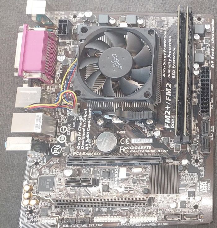 Комплект: Материнська плата Gigabyte GA-F2A68HM-DS2H / FM2+ / AMD A8-7600 (4 ядра по 3.1 - 3.8 GHz) / 16 GB DDR3 / AMD Radeon R7 Graphics + Кулер б/в - зображення 5