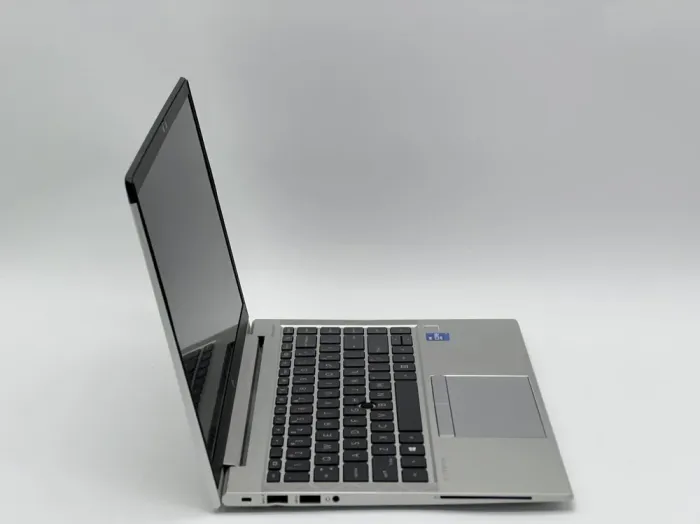 Ультрабук HP EliteBook 840 G8 / 14" (1920x1080) IPS / Intel Core i7-1185G7 (4 (8) ядра по 3.0 - 4.8 GHz) / 8 GB DDR4 / 240 GB SSD / Intel Iris Xe Graphics / WebCam / LTE б/в - зображення 3