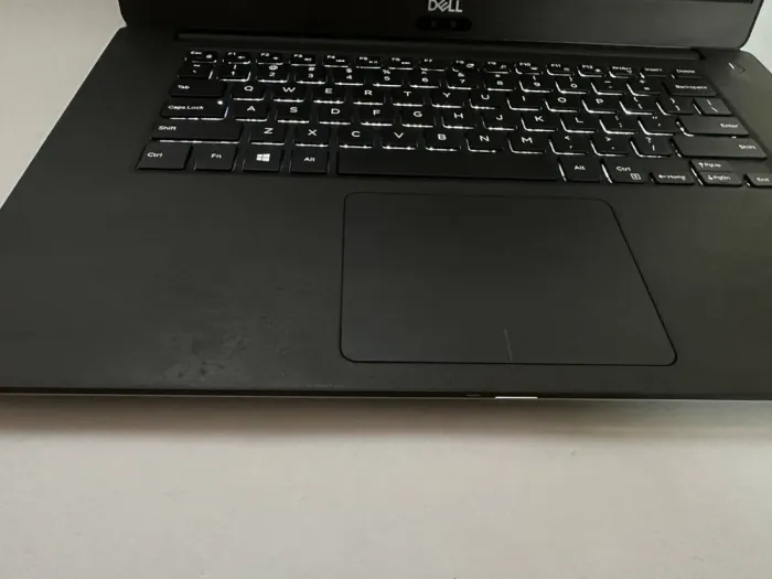 Мобільна робоча станція Dell Precision 5540 / 15.6" (1920x1080) IPS / Intel Core i9-9980HK (8 (16) ядер по 2.4 - 5.0 GHz) / 32 GB DDR4 / 512 GB SSD / nVidia Quadro T2000, 4 GB GDDR5, 128-bit / WebCam б/в - зображення 3