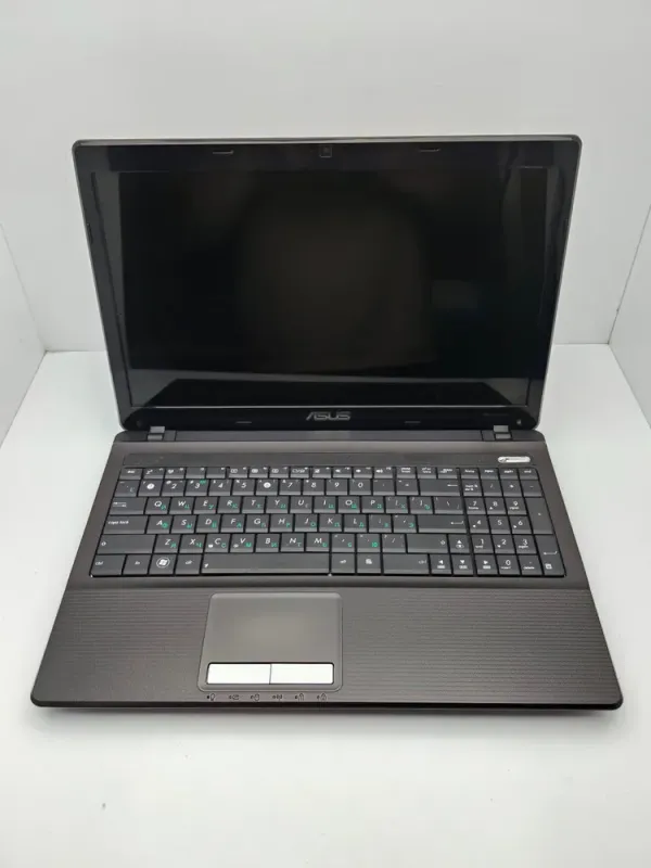 Ноутбук Asus K53 / 15.6" (1366x768) TN / AMD E-450 (2 ядра по 1.65 GHz) / 6 GB DDR3 / 500 GB HDD / AMD Radeon HD 6400M, 1 GB DDR3, 64-bit / WebCam б/в - зображення 2