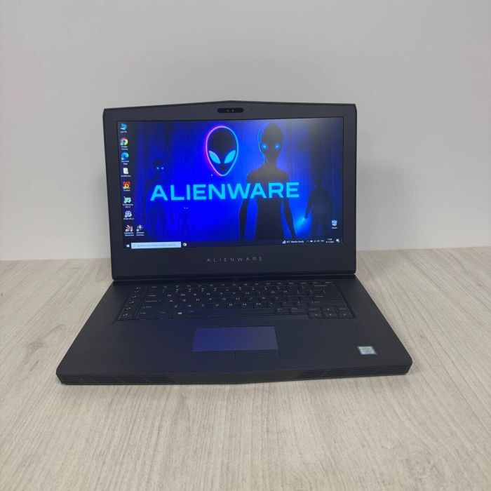 Ігровий ноутбук Dell Alienware 15 R3 / 15,6" (1920x1080) IPS / Intel Core i7-7700HQ (4 (8) ядра по 2,8 - 3,8 ГГц) / 32 ГБ DDR4 / 512 ГБ SSD / nVidia GeForce GTX 1070, 8 ГБ GDDR5, 256-біт / Веб-камера б/в - изображение 2