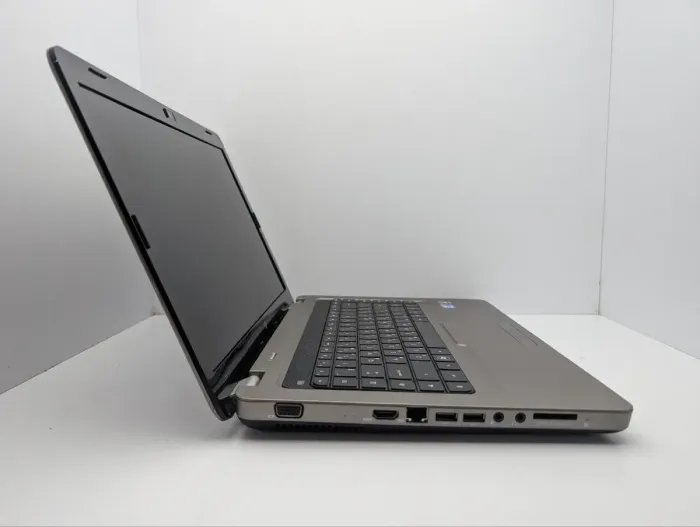 Ноутбук HP G62 / 15.6" (1366x768) TN / Intel Core i3-330M (2 (4) ядра по 2.13 GHz) / 6 GB DDR3 / 500 GB HDD / AMD Radeon HD 5430, 512 MB GDDR3, 64-bit / WebCam / DVD-ROM б/в - зображення 4