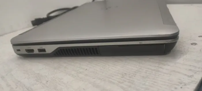 Ноутбук Dell Latitude E6540 / 15.6" (1366x768) TN / Intel Core i5-4210M (2 (4) ядра по 2.6 - 3.2 GHz) / 8 GB DDR3 / 256 GB SSD / Intel HD Graphics 4600 / WebCam б/в - зображення 4