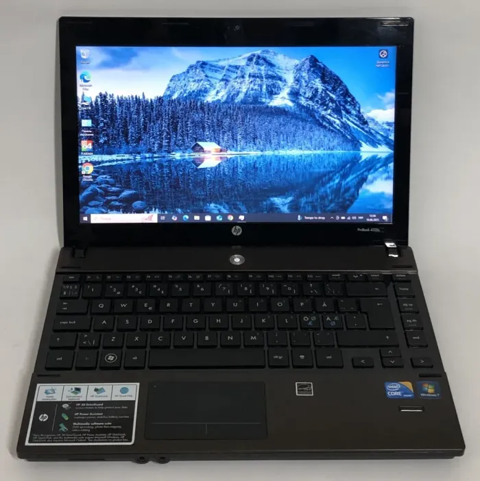 Ноутбук Б-клас HP ProBook 4320s / 13.3" (1366x768) TN / Intel Core i3-370M (2 (4) ядра по 2.4 GHz) / 4 GB DDR3 / 250 GB HDD / Intel HD Graphics / WebCam / DVD-ROM б/в - зображення 2