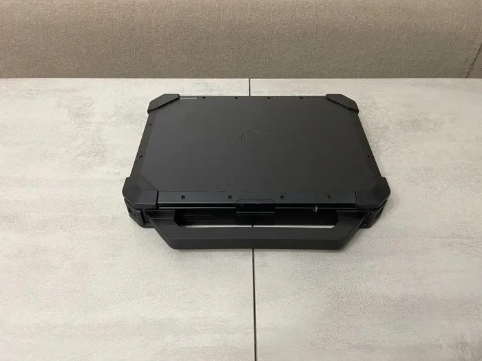 Захищений ноутбук Dell Latitude 7424 Rugged Extreme / 14" (1920x1080) IPS Touch / Intel Core i5-8350U (4 (8) ядра по 1,7 - 3,6 ГГц) / 16 ГБ DDR4 / 256 ГБ SSD / Intel UHD Graphics 620 / WebCam / Два АКБ б/в - зображення 7