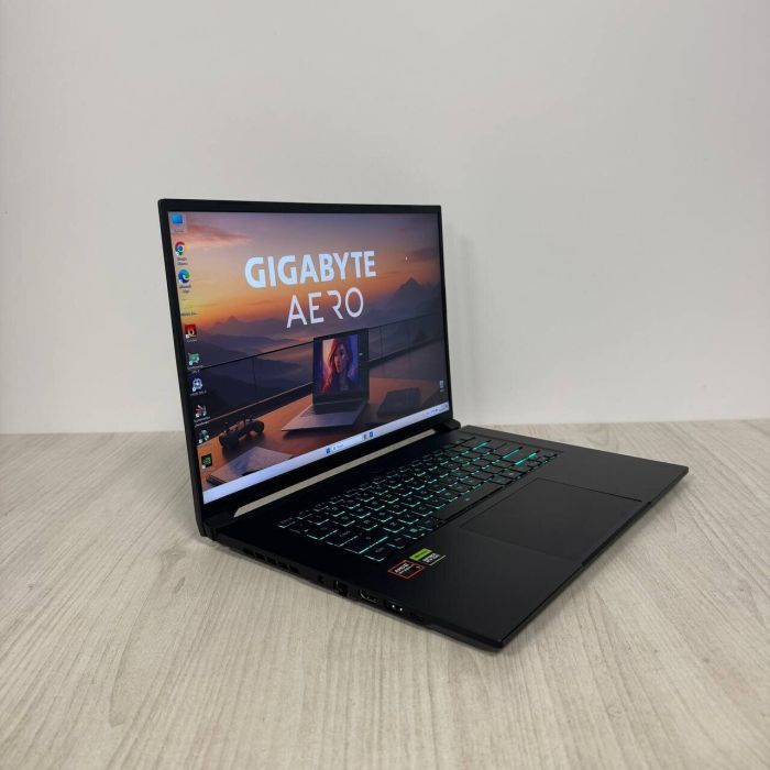 Ігровий ноутбук Gigabyte Aero X16 1WH / 16" (2560x1600) IPS / AMD Ryzen AI 7 350 (8 (16) ядер по 2,0 - 5,0 ГГц) / 32 ГБ DDR5 / 1000 ГБ SSD NVMe / nVidia GeForce RTX 5070, 8 ГБ GDDR7, 128-біт / Веб-камера б/в - зображення 4