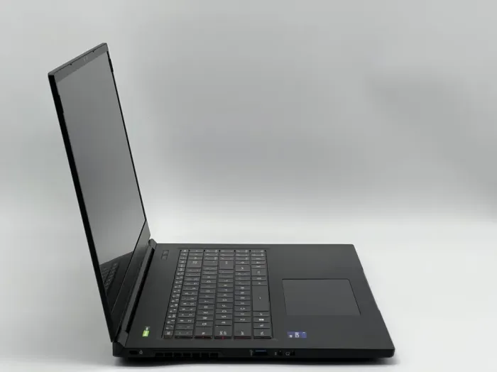 Ігровий ноутбук MainGear Vector Pro 2 MG-VCP2-17I3080T / 17.3" (2560x1440) IPS / Intel Core i9-12900H (14 (20) ядер по 3.8 - 5.0 GHz) / 32 GB DDR5 / 1472 GB SSD / nVidia GeForce RTX 3080 Ti, 16 GB GDDR6, 256-bit / WebCam б/в - зображення 3