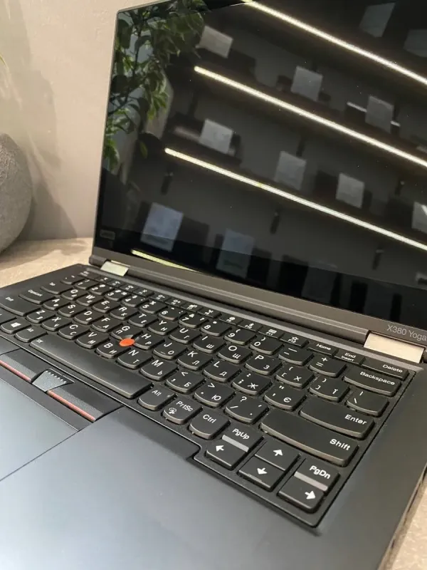 Ультрабук-трансформер Lenovo ThinkPad X380 Yoga / 13.3" (1920x1080) TN / Intel Core i5-8350U (4 (8) ядра по 1.7 - 3.6 GHz) / 16 GB DDR4 / 256 GB SSD M.2 / Intel UHD Graphics 620 / WebCam / Win 10 б/в - зображення 5