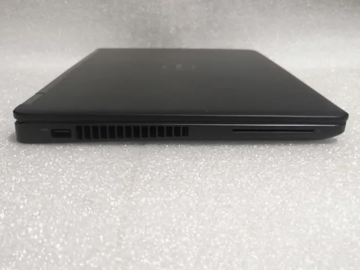 Ультрабук Dell Latitude / 14" IPS / Core i5-6200U (2(4) ядра по 2.3-2.8GHz) / 8GB DDR4 / 128GB SSD / HD Graphics 530 / WebCam / HDMI б/в - зображення 5