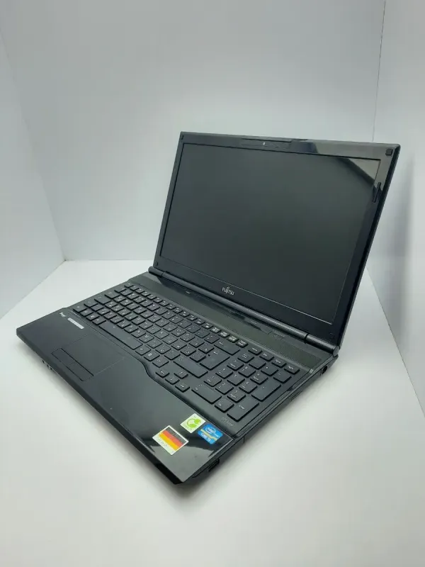 Ноутбук Б-клас Fujitsu LifeBook AH532 / 14" (1366x768) TN / Intel Core i3-2370M (2 (4) ядра по 2.4 GHz) / 8 GB DDR3 / 120 GB SSD / Intel HD Graphics 3000 / WebCam б/в - зображення 4