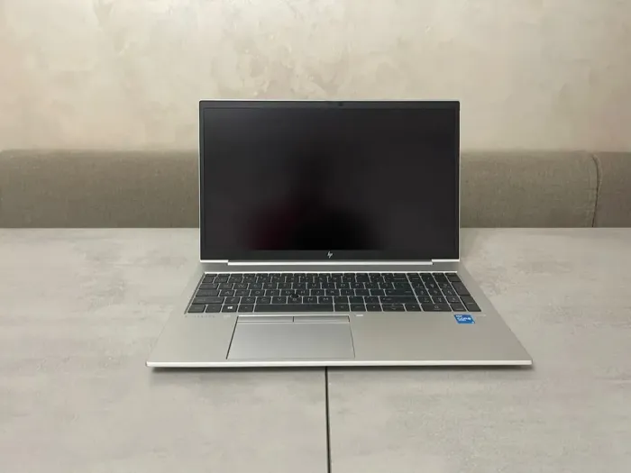 Ультрабук HP EliteBook 850 G8 / 15.6" (1920x1080) IPS Touch / Intel Core i5-1145G7 (4 (8) ядра по 2.6 - 4.4 GHz) / 16 GB DDR4 / 256 GB SSD / Intel Iris Xe Graphics / WebCam / HDMI б/в - зображення 5