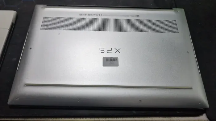 Ігровий ноутбук Б-класу Dell XPS 15 9510 / 15,6" (3456x2160) OLED / Intel Core i7-11800H (8 (16) ядер по 4,6 ГГц) / 16 ГБ DDR4 / 480 ГБ SSD / nVidia GeForce RTX 3050, 4 ГБ GDDR6, 128-біт / Веб-камера б/в - зображення 6