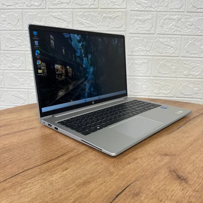 Ультрабук Б-клас HP ProBook 650 G8 / 15.6" (1920x1080) IPS / Intel Core i5-1135G7 (4 (8) ядра по 2.4 - 4.2 GHz) / 16 GB DDR4 / 512 GB SSD / Iris Xe Graphics / WebCam б/в - зображення 4