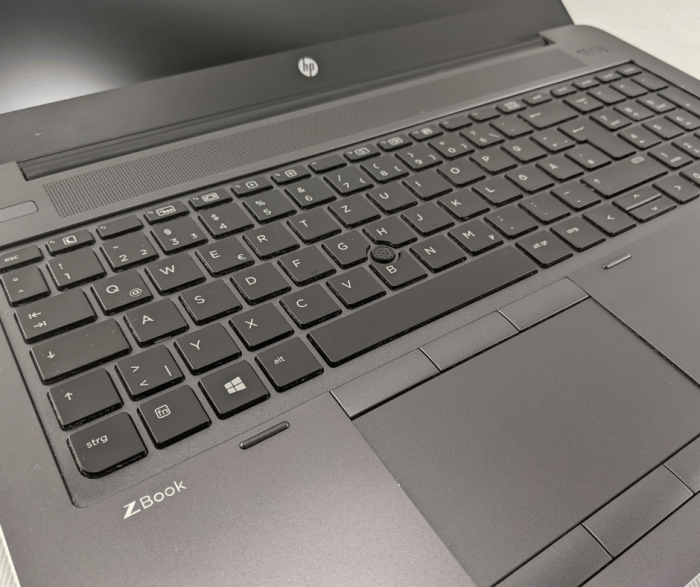 Мобільна робоча станція HP ZBook 15 G3 / 15.6" (1920x1080) IPS / Intel Core i7-6700HQ (4 (8) ядра по 2.6 - 3.5 GHz) / 16 GB DDR4 / 240 GB SSD M.2 / nVidia Quadro M1000M, 2 GB GDDR5, 128-bit / WebCam б/в - зображення 3