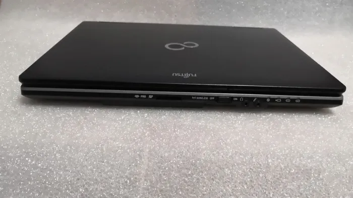 Ноутбук Fujitsu Lifebook S752 / 14" TN / Core i3-2328M (2(4) ядра по 2.2GHz) / 4GB DDR3 / 320GB HDD / HD Graphics 3000 / WebCam / DVD-ROM б/в - зображення 6