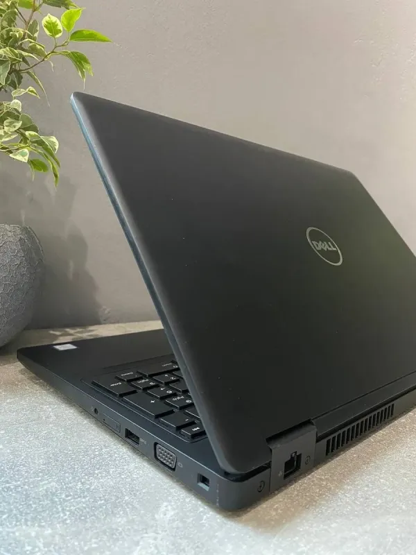 Ноутбук Dell Latitude 5580 / 15.6" (1920x1080) TN / Intel Core i5-7440HQ (4 ядра по 2.8 - 3.8 GHz) / 8 GB DDR4 / 256 GB SSD M.2 / Intel HD Graphics 630 / WebCam / Win 10 б/в - зображення 3