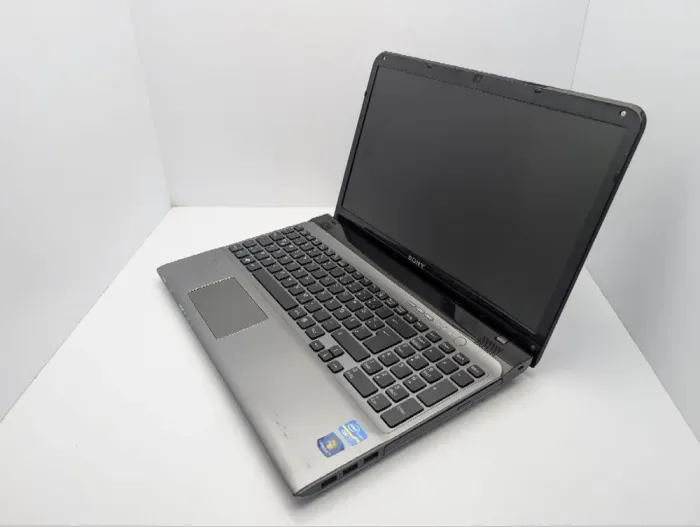 Ноутбук Sony VAIO SVE 151C / 15.6" (1366x768) TN / Intel Core i7-3612QM (4 (8) ядра по 2.1 - 3.1 GHz) / 8 GB DDR3 / 240 GB SSD / AMD Radeon HD 7550M, 1 GB GDDR3, 128-bit / WebCam / DVD-ROM б/в - зображення 7