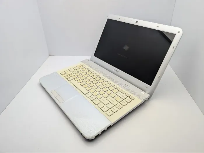 Ноутбук Sony VPCEA / 14" (1366x768) TN / Intel Core i3-350M (2 (4) ядра по 2.2 GHz) / 6 GB DDR3 / 320 GB HDD / Intel HD Graphics / WebCam / DVD-ROM б/в - зображення 7