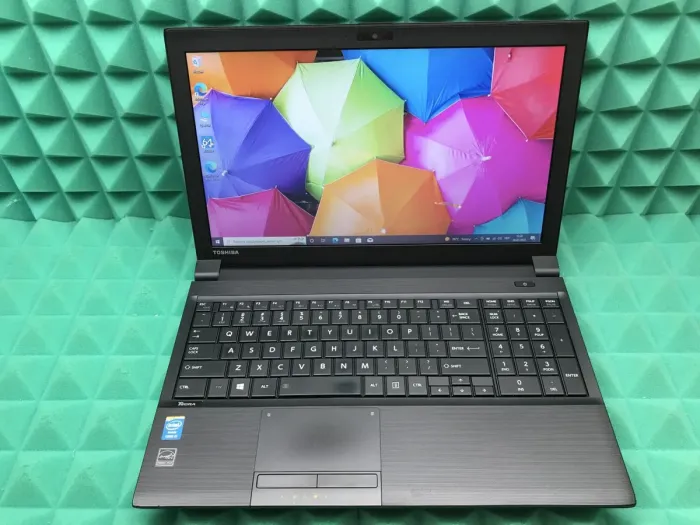 Ноутбук Toshiba Tecra A50-A / 15.6" (1366x768) TN / Intel Core i5-4200M (2 (4) ядра по 2.5-3.1 GHz) / 8 GB DDR3 / 120 GB SSD / HD Graphics 4600 / WebCam / DVD-RW / USB 3.0 / HDMI б/в - зображення 2