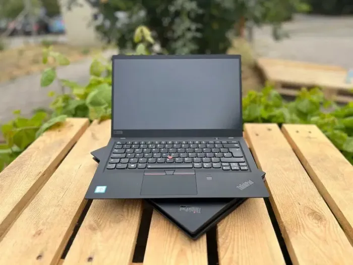 Ультрабук Lenovo ThinkPad X1 Carbon G6 / 14" (1920x1080) IPS / Intel Core i5-8350U (4 (8) ядра по 1.7 - 3.6 GHz) / 8 GB DDR3 / 256 GB SSD M.2 / Intel UHD Graphics 620 / WebCam б/в - зображення 6