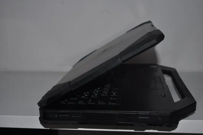 Захищений ноутбук Б-клас Dell Latitude 5414 Rugged / 14" (1366x768) TN / Intel Core i5-6300U (2 (4) ядра по 2.4 - 3.0 GHz) / 8 GB DDR4 / 120 GB SSD / Intel HD Graphics 520 / WebCam / Windows 11 Pro б/в - зображення 6