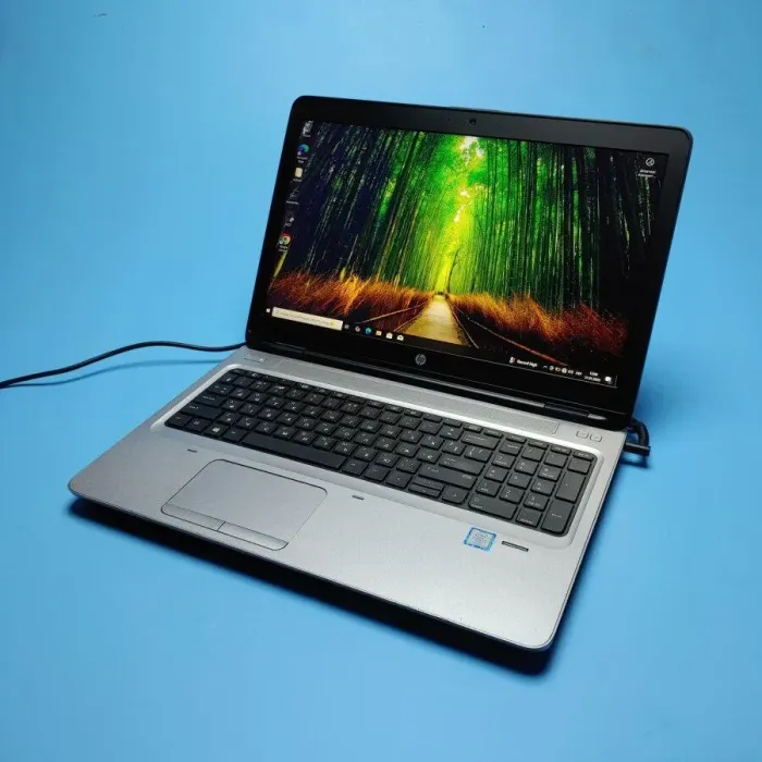 Ноутбук Б-клас HP ProBook 650 G3 / 15.6" (1920x1080) TN / Intel Core i5-7300U (2 (4) ядра по 2.6 - 3.5 GHz) / 8 GB DDR4 / 480 GB SSD / Intel HD Graphics 620 / DVD-ROM / WebCam / Win 10 Pro б/в - зображення 2