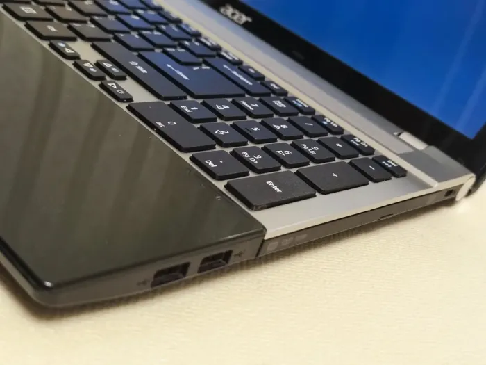 Ноутбук Acer Aspire V3-571G / 15.6" (1366x768) TN / Intel Core i7-3632QM (4 (8) ядра по 2.2 - 3.2 GHz) / 8 GB DDR3 / 256 GB SSD / nVidia GeForce GT 640M, 2 GB DDR3, 128-bit / WebCam / DVD-ROM б/в - изображение 4