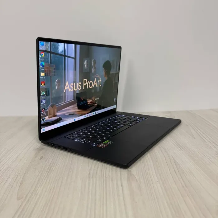 Ігровий ноутбук Б-клас Asus ProArt Studiobook P16 H7606WI / 16" (3840x2400) OLED Touch / AMD Ryzen AI 9 HX 370 (12 (24) ядер по 2.0 - 5.1 GHz) / 64 GB DDR5 / 2000 GB SSD NVMe / nVidia GeForce RTX 4070, 8 GB GDDR6, 128-bit б/в - зображення 4