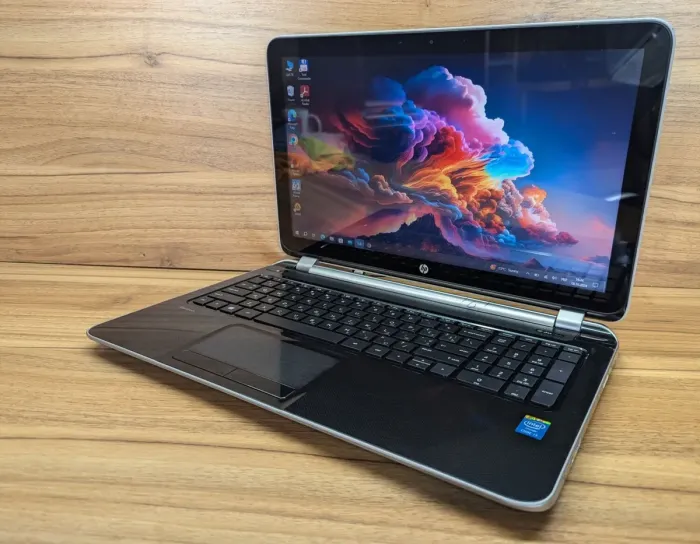 Ноутбук HP Pavilion 15-n040us / 15.6" (1366x768) TN Touch / Intel Core i3-4005U (2 (4) ядра по 1.7 GHz) / 8 GB DDR3 / 240 GB SSD / Intel HD Graphics 4400 / WebCam / Windows 10 б/в - зображення 5