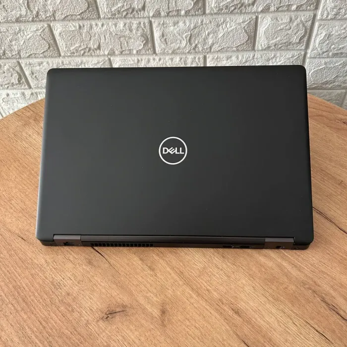 Ноутбук Dell Latitude 5590 / 15.6" (1920x1080) IPS / Intel Core i7-8650U (4 (8) ядра по 1.9 - 4.2 GHz) / 8 GB DDR4 / 256 GB SSD / Intel UHD Graphics 620 / WebCam б/в - зображення 3